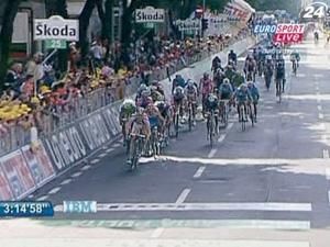 Рівнинний етап Giro d'Italia закінчився спринтерськими розбірками