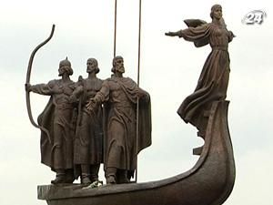 У Києві відкрили відреставрований пам`ятник засновникам міста