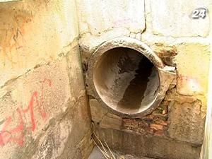 Потік стічних вод убив одну дитину і травмував другу Потік стічних вод убив одну дитину і травмував другу