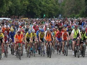 У Києві близько 5 тис. велосипедистів виїхали на парад У Києві близько 5 тис. велосипедистів виїхали на парад