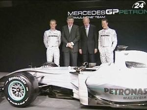 Бос Mercedes GP розвіяв чутки про зміни у складі пілотів