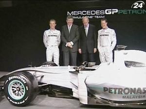 Бос Mercedes GP розвіяв чутки про зміни у складі пілотів Бос Mercedes GP розвіяв чутки про зміни у складі пілотів