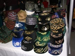 З України вивозять історичні цінності, а ввозять тюбетейки З України вивозять історичні цінності, а ввозять тюбетейки