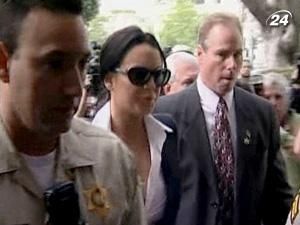 Антиалкогольний браслет заважає Ліндсей Лохан вдягати гламурні сукні Антиалкогольний браслет заважає Ліндсей Лохан вдягати гламурні сукні