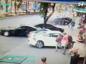 У ДТП у центрі Києва постраждали 5 елітних авто