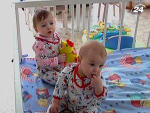 В Україні меншає сиріт В Україні меншає сиріт