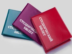 Хлопець переносив через кордон у ящиках партію обкладинок на 40 тис.грн Хлопець переносив через кордон у ящиках партію обкладинок на 40 тис.грн