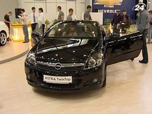 Уряд може запровадити тимчасову надбавку до мита на авто Уряд може запровадити тимчасову надбавку до мита на авто