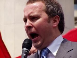 У БЮТ пропонують дати Шуфричу титул поета-"гімняра" У БЮТ пропонують дати Шуфричу титул поета-"гімняра"