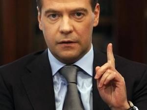 Медведєв спостерігає за Конституційним Судом України Медведєв спостерігає за Конституційним Судом України