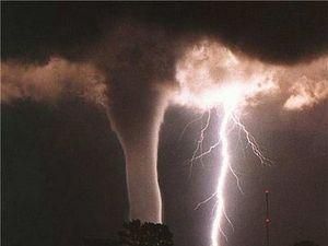 Урагани в Мексиканській затоці затримують роботи на місці аварії Урагани в Мексиканській затоці затримують роботи на місці аварії