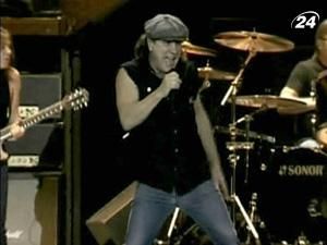 Гурт AC/DC ледь не залишився в полоні румунської влади Гурт AC/DC ледь не залишився в полоні румунської влади