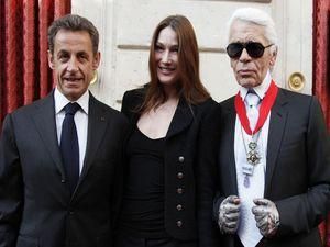 Саркозі нагородив Лагерфельда Саркозі нагородив Лагерфельда