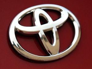 Toyota зменшує бонуси для топ-менеджерів Toyota зменшує бонуси для топ-менеджерів