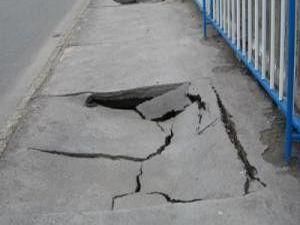 Модернізація аварійного моста в Луганську коштуватиме в 60 млн. грн. Модернізація аварійного моста в Луганську коштуватиме в 60 млн. грн.