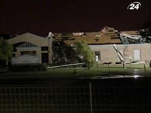 Середнім Заходом Сполучених штатів пронісся шторм Середнім Заходом Сполучених штатів пронісся шторм