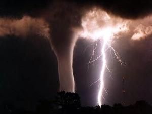 Семеро чоловік загинули внаслідок торнадо у США Семеро чоловік загинули внаслідок торнадо у США