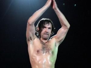 Вакарчук роздягнувся перед фанатками Вакарчук роздягнувся перед фанатками