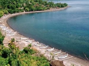 В Індонезії під час церемонії відведення нещастя загинули 12 дітей В Індонезії під час церемонії відведення нещастя загинули 12 дітей