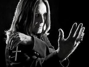 Через алкоголізм Оззі Озборн вирішив заповісти своє тіло британським вченим Через алкоголізм Оззі Озборн вирішив заповісти своє тіло британським вченим