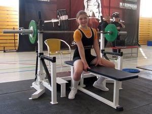 В Одесі 11-літня дівчинка побила світовий рекорд по віджиманню штанги В Одесі 11-літня дівчинка побила світовий рекорд по віджиманню штанги