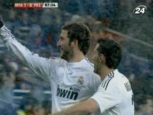 Гонсало Ігуаїн підписав нову угоду із "Реалом" Гонсало Ігуаїн підписав нову угоду із "Реалом"