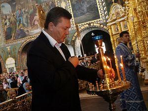 Янукович виганяв із себе бісів Янукович виганяв із себе бісів