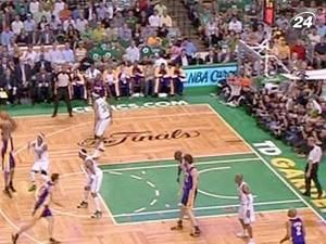 "Лейкерс" знову вийшли вперед у фінальній серії "Лейкерс" знову вийшли вперед у фінальній серії