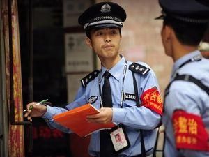 В Китаї шістьох суддів облили сірчаною кислотою В Китаї шістьох суддів облили сірчаною кислотою