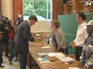 В Нідерландах відбуваються дострокові парламентські вибори В Нідерландах відбуваються дострокові парламентські вибори