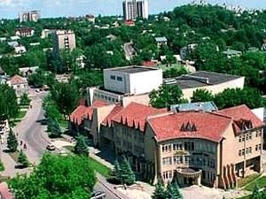 На подвір’я мера Трускавця невідомі кинули вибухівку На подвір’я мера Трускавця невідомі кинули вибухівку