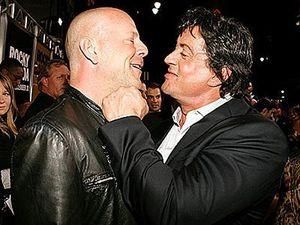 В Інтернеті з'явилися нові промокадри з майбутнього бойовика "Нестримні" В Інтернеті з'явилися нові промокадри з майбутнього бойовика "Нестримні"