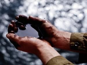 На Херсонщині фермер знайшов поклади нафти на своєму подвір’ї На Херсонщині фермер знайшов поклади нафти на своєму подвір’ї