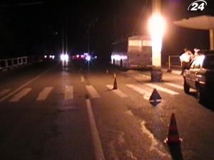 На пішохідному переході мотоцикліст збив 13-річну дівчину і втік На пішохідному переході мотоцикліст збив 13-річну дівчину і втік