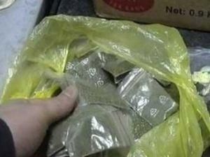 Митники зняли з поїзда 6 кг марихуани Митники зняли з поїзда 6 кг марихуани