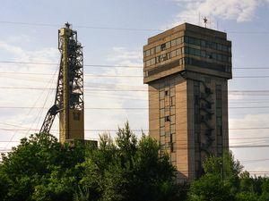 В результаті вибуху на шахті у Кривому Розі кілька будівель пішло під землю В результаті вибуху на шахті у Кривому Розі кілька будівель пішло під землю