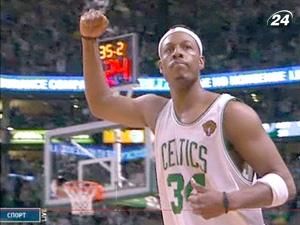 "Бостон" став лідером вирішальної серії сезону "Бостон" став лідером вирішальної серії сезону