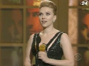 Кетрін Зета-Джонс та Скарлет Йохансон отримали театральних "Оскарів" Кетрін Зета-Джонс та Скарлет Йохансон отримали театральних "Оскарів"