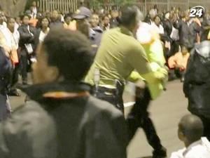 Поліція жорстоко розігнала демонстрацію стюардів на ЧС-2010 у ПАР Поліція жорстоко розігнала демонстрацію стюардів на ЧС-2010 у ПАР