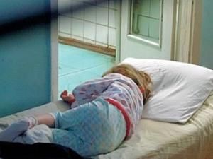 На Полтавщині двоє дітей випали з вікна третього поверху На Полтавщині двоє дітей випали з вікна третього поверху