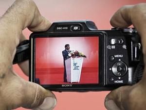 У Японії створили фотоапарат для зйомки тривимірних фотографій У Японії створили фотоапарат для зйомки тривимірних фотографій