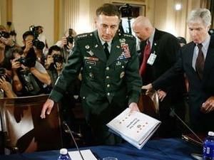 Американський генерал втратив свідомість під час слухань у сенаті Американський генерал втратив свідомість під час слухань у сенаті