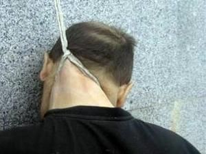 Співробітники київської міліції стверджують, що підозрюваний повісився сам Співробітники київської міліції стверджують, що підозрюваний повісився сам