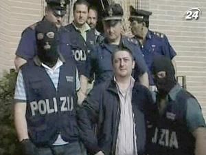 Поліція затримала впливового мафіозі Ніколу Ск'явоне - 15 червня 2010 - Телеканал новин 24 Поліція затримала впливового мафіозі Ніколу Ск'явоне - 15 червня 2010 - Телеканал новин 24