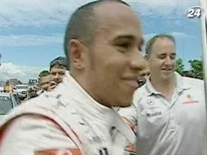 Льюїс Хемілтон - новий фаворит чемпіонату світу Льюїс Хемілтон - новий фаворит чемпіонату світу