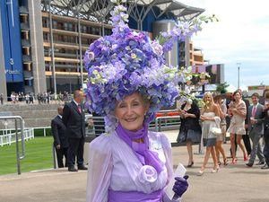 Парад божевільних капелюхів у Аскоті Парад божевільних капелюхів у Аскоті