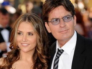 Чарлі Шин офіційно розлучився Чарлі Шин офіційно розлучився