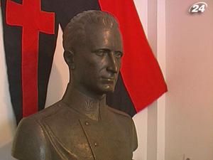 Верховна Рада Криму просить перевірити законність героїзації Шухевича Верховна Рада Криму просить перевірити законність героїзації Шухевича