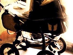 Нетвереза жінка за кермом у Львові наїхала на візок з немовлям Нетвереза жінка за кермом у Львові наїхала на візок з немовлям