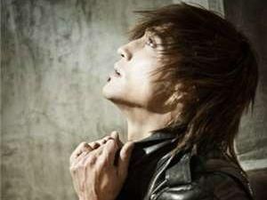 Діма Білан потрапив у лікарню з опіком очей Діма Білан потрапив у лікарню з опіком очей